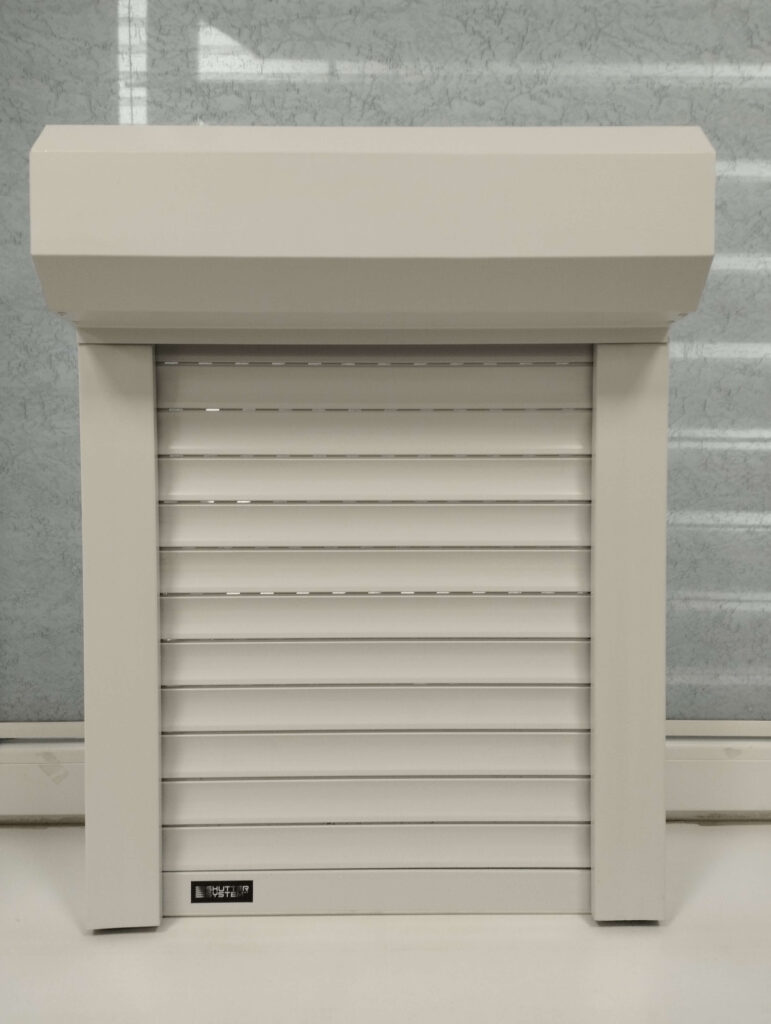 Hagyományos műanyag redőny fehér színben